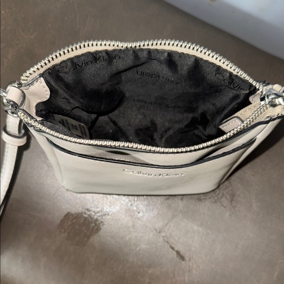 Calvin Klein| Clutch/Wristlet/Make up Bag​ - Picture 3 of 7